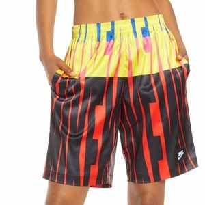 NWT Nike Sportswear NSW Print Shorts - Women Sz M